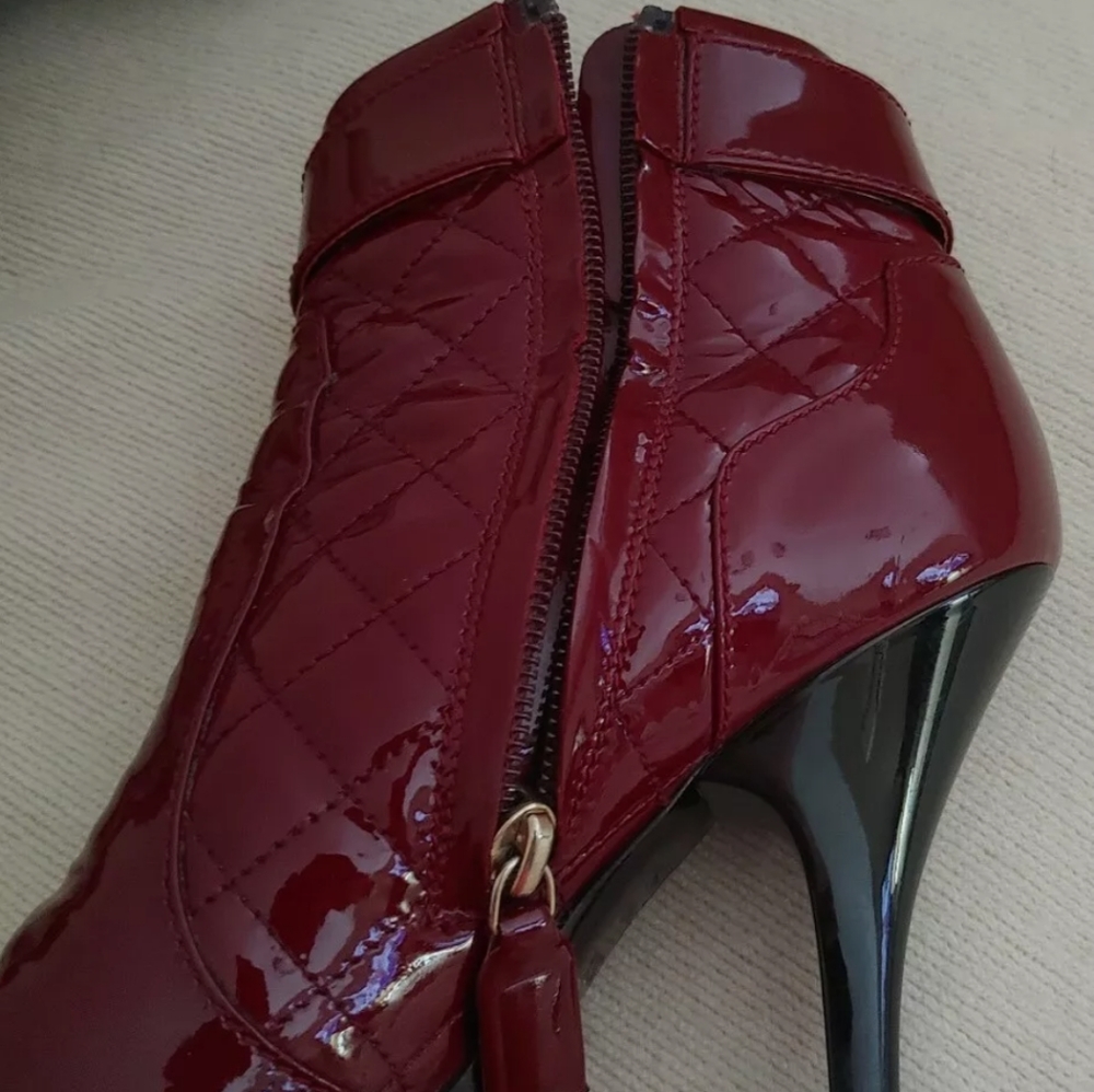 Burberry Quilted Patent Leather Ankle Boots Gold Buckle Maroon 35 1/2 5.5 $900+ - Picture 4 of 9